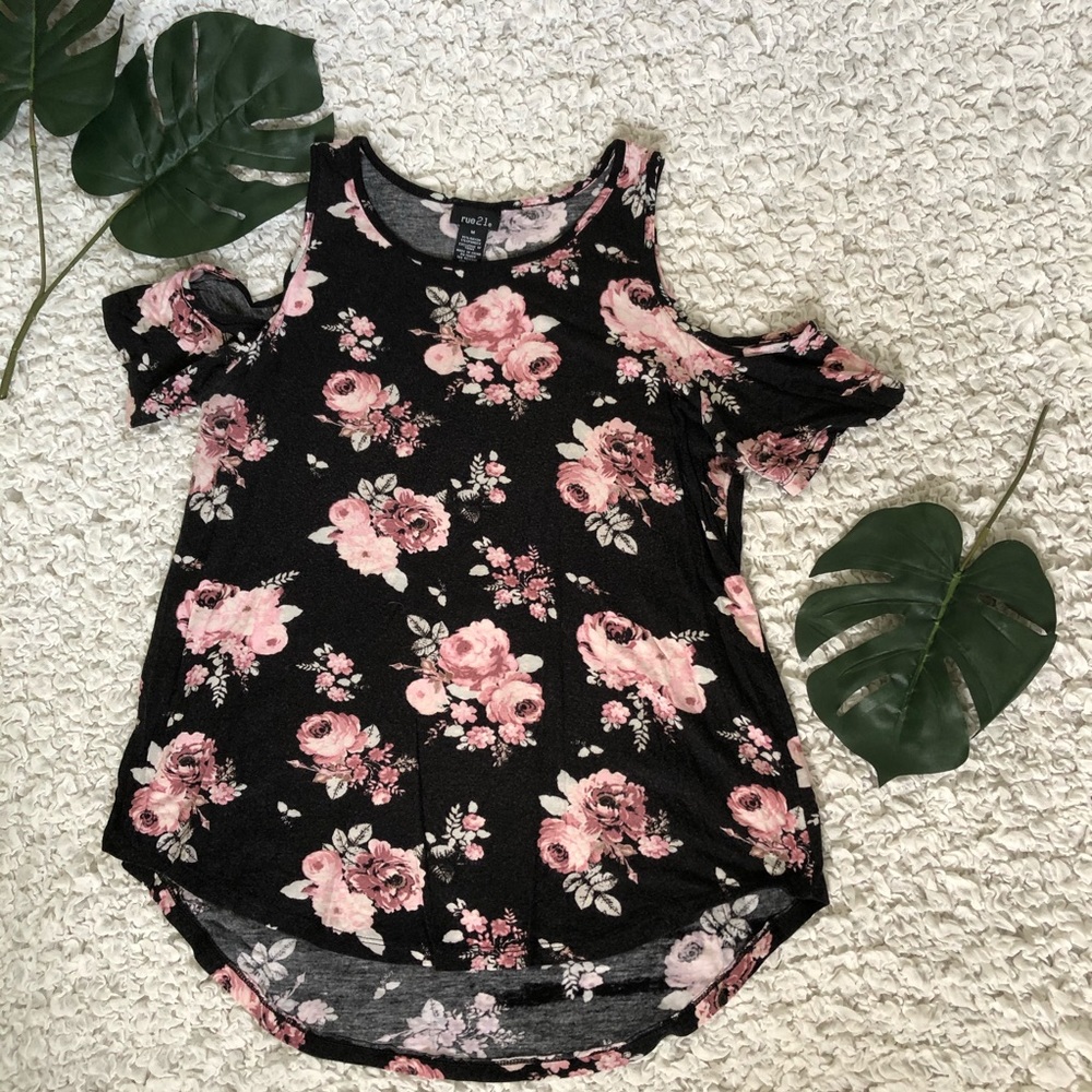 Cold shoulder tee